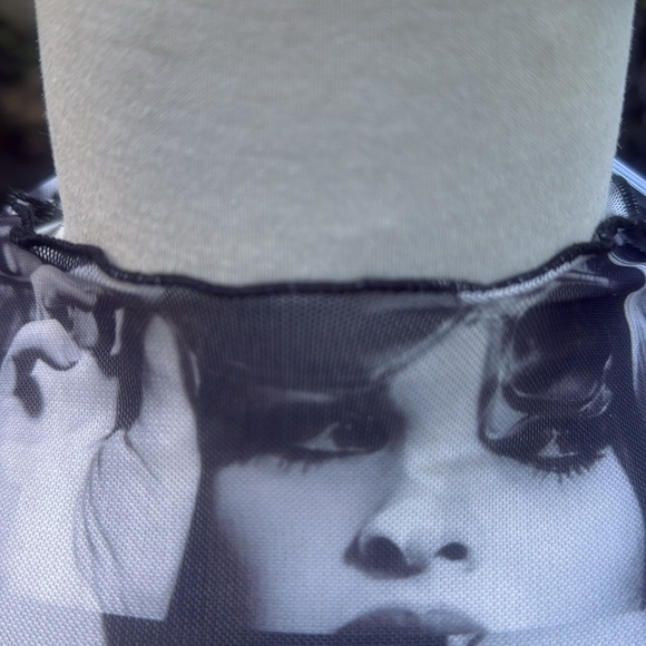 GUESS SHEER BLACK & WHITE MODEL PRINTS  LONG SLEEVE TOP - S - NWT !! 🖤💋🤍🔥 - Picture 12 of 12